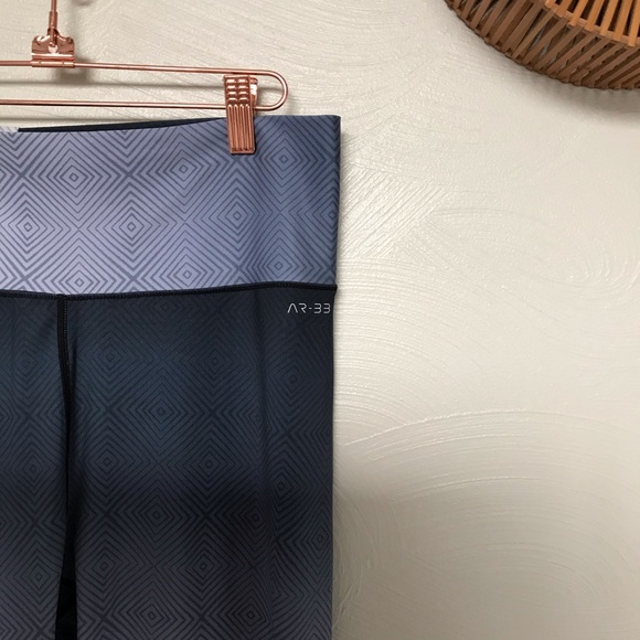 AR-33 Alpha Geometric Pattern Ombré Legging XL - Picture 4 of 8